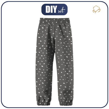 DZIECIĘCE SPODNIE Z SOFTSHELLU (YETI) - BIAŁE ŚLADY / szary (MAGICZNY ŚWIĄTECZNY LAS)