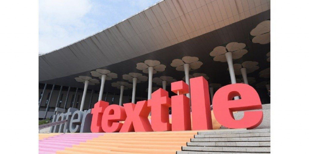 DRESOWKA NA TARGACH W SZANGHAJU