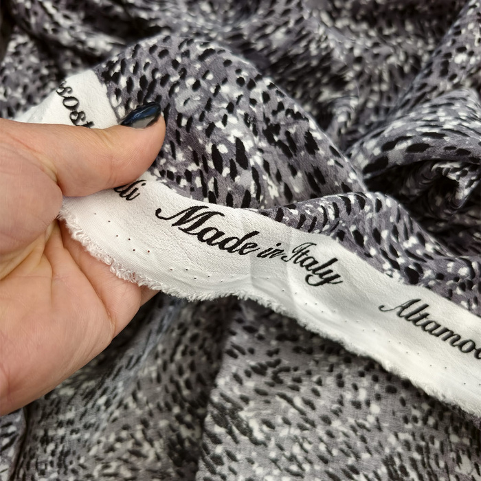 Viscose Crepe - ABSTRACT ANIMAL PRINT / grey