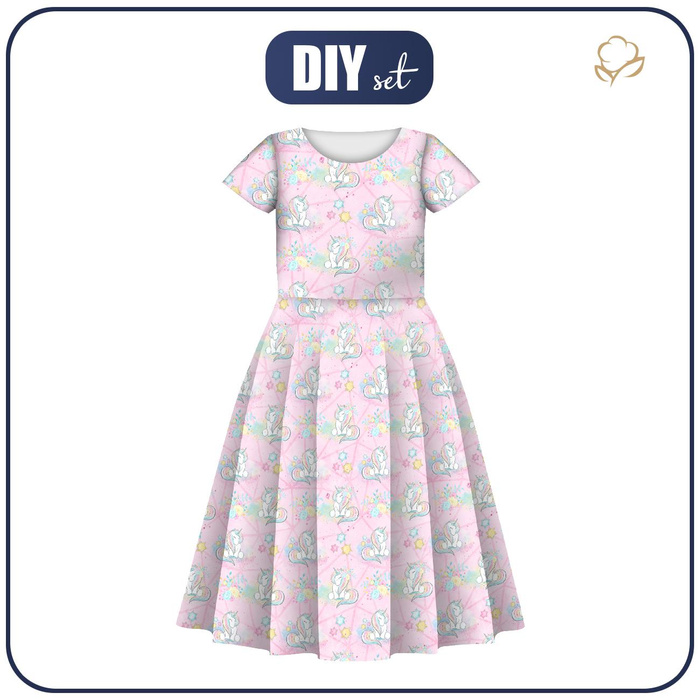 Dziecięca sukienka “Mia” - JEDNOROŻCE I KWIATY wz. 2 (MAGICZNA KRAINA) - zestaw do uszycia (98/104)