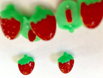 Dětský knoflík jahoda