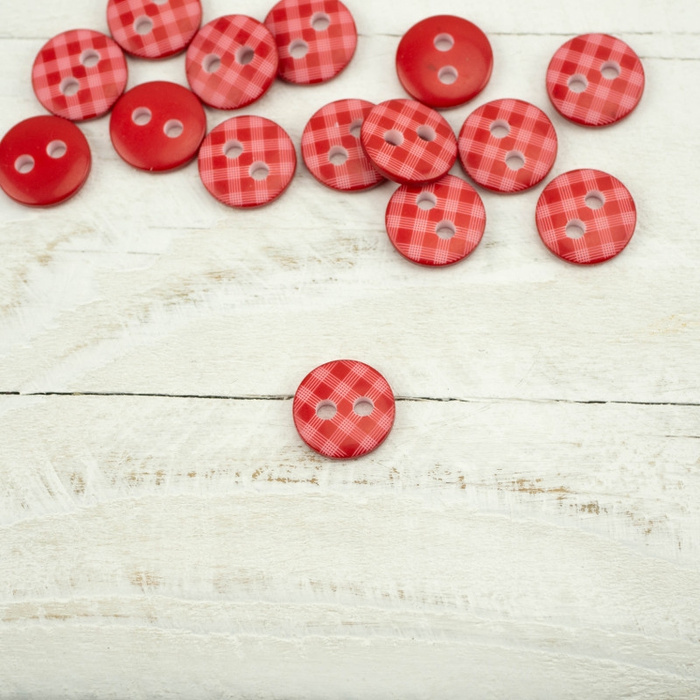 Plastic button with check small - red
