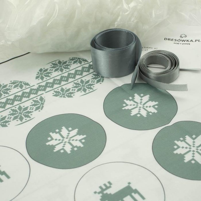 CHRISTMAS WREATH - REINDEERS PAT. 2 / light grey - sewing set