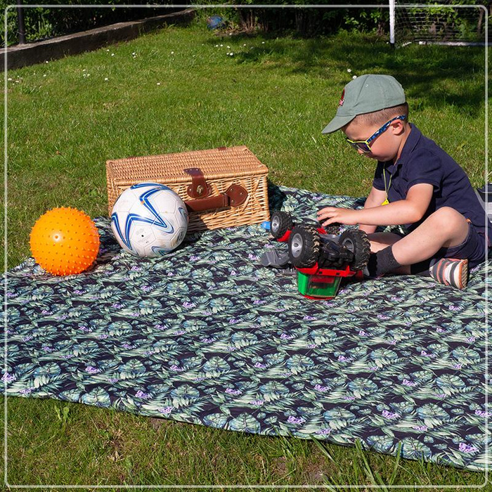 Picnic blanket - MINI LEAVES AND INSECTS PAT. 4 (TROPICAL NATURE) / white