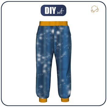 JOGGERY DZIECIĘCE (ROBIN) - ANIMOWANA WIEWIÓRKA / tło - zestaw do uszycia (110/116)