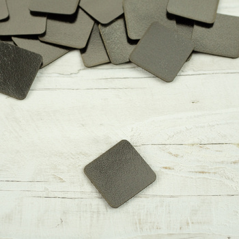 Pads under the eyelets Leatherette label small square - dark silver