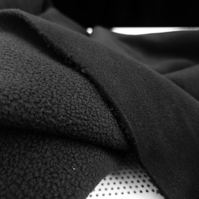 Outdoorový fleece – černý