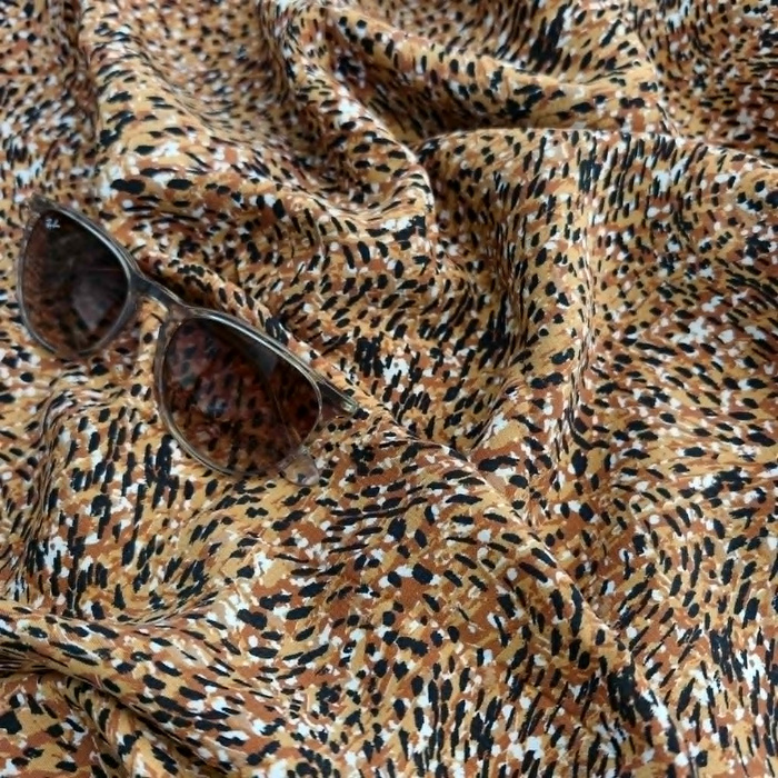 Krepa wiskozowa - ABSTRACT ANIMAL PRINT / camel
