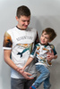 MĘSKI T-SHIRT - LOVE IS IN THE AIR - Z WŁASNYM ZDJĘCIEM - ZESTAW DO USZYCIA