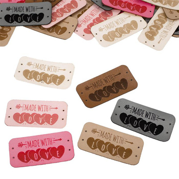 Cedulka „MADE WITH LOVE” 2,5x5 cm - barva na výběr