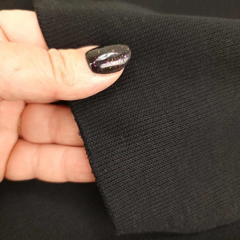 <p><strong>Exclusive Sweater-Knit Sweatshirt Fabric "Margot"</strong><br /><br />This exceptional sweatshirt fabric, featuring a sweater-like knit, impresses with its original form and superb functionality. It is a material that combines the softness of c