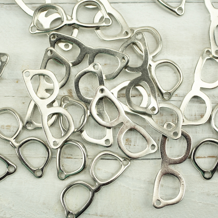 Kovový přívěsek brýle - stříbrné