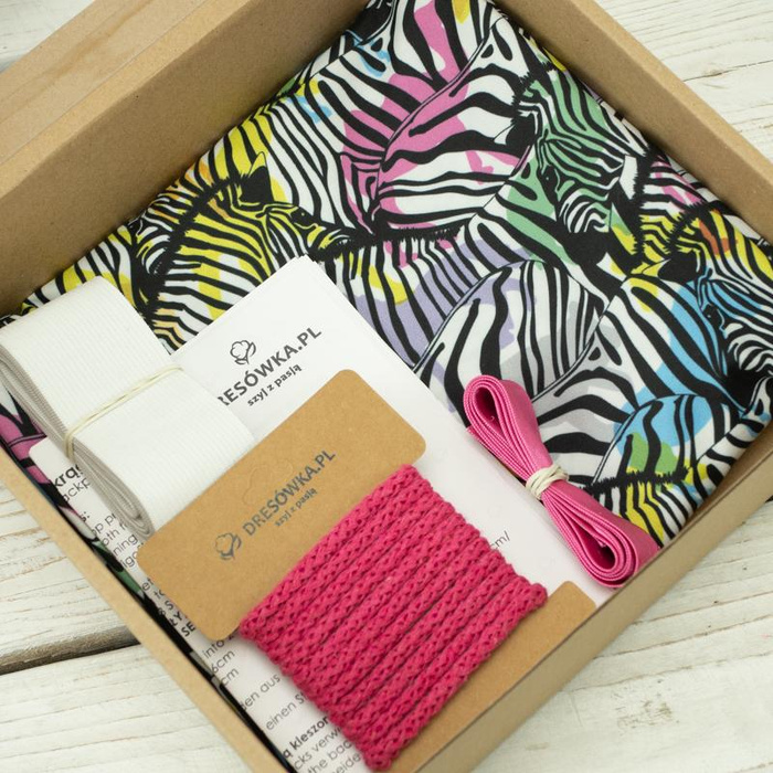 Damskie spodenki kąpielowe - TĘCZOWE ZEBRY wz. 2 S