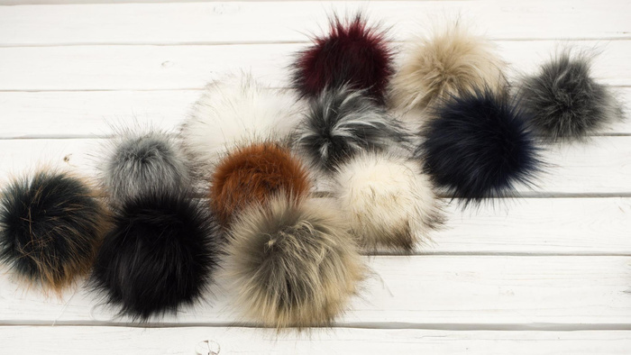 Eco fur pompom 9 cm - choice of colour