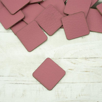 Pads under the eyelets Leatherette label small square - light purple