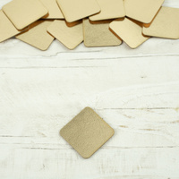 Pads under the eyelets Leatherette label small square - light gold