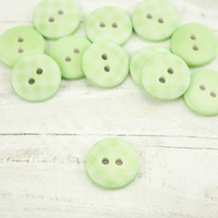 Plastic button with check middle - lime cream
