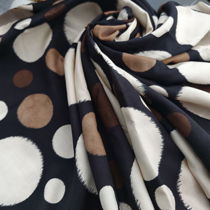 PUNTÍKY - viskózová tkanina