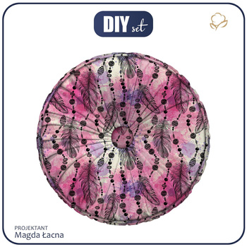 DEKORATIVNÍ POLŠTÁŘ - RŮŽOVÁ PEŘÍČKA A KORÁLKY