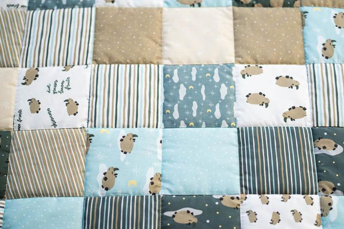 PATCHWORK DECKE - NASHÖRNER