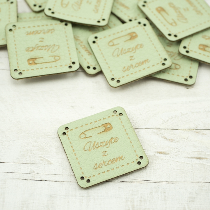 Uszyte z sercem Label - pin 2,5x2,5 cm - lime cream