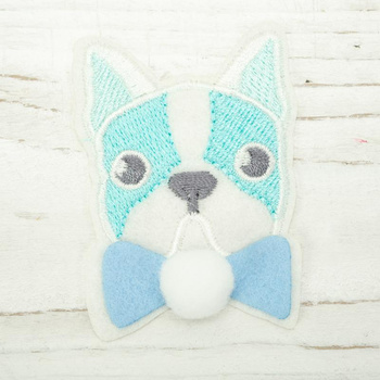 Naprasowanka haftowana BULDOG z niebieską kokardą