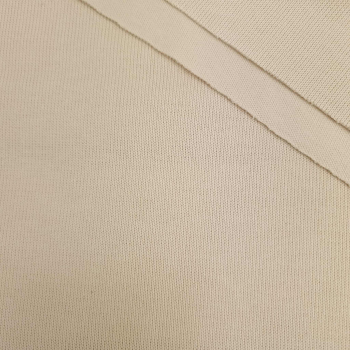 <p><strong>Exclusive Sweater-Knit Sweatshirt Fabric "Margot"</strong><br /><br />This exceptional sweatshirt fabric, featuring a sweater-like knit, impresses with its original form and superb functionality. It is a material that combines the softness of c