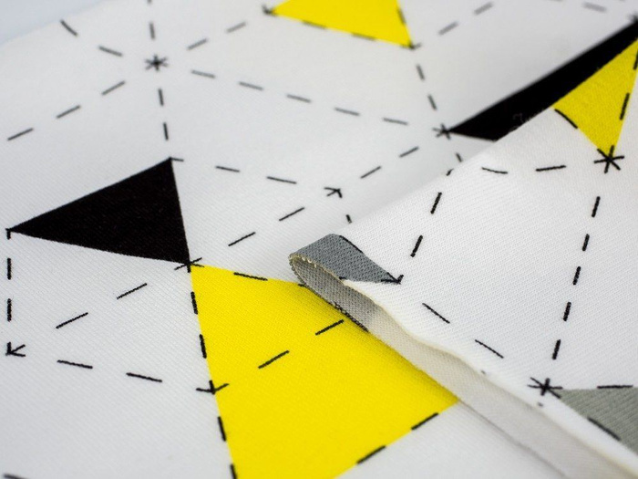 GEOMETRIC TRIANGLES YELLOW 2 / white - single jersey with elastane TE210