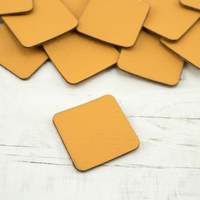 Pads under the eyelets Leatherette label big square - honey