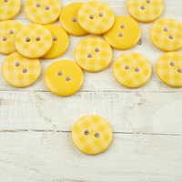 Plastic button with check middle - yellow