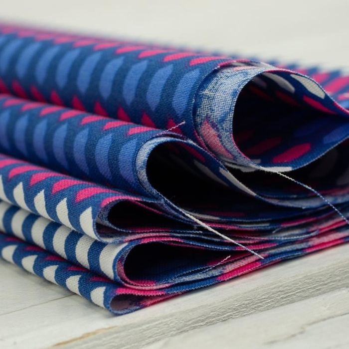 KOLOROWE SZEŚCIOKĄTY / ciemny niebieski - POPELINA 100% bawełna