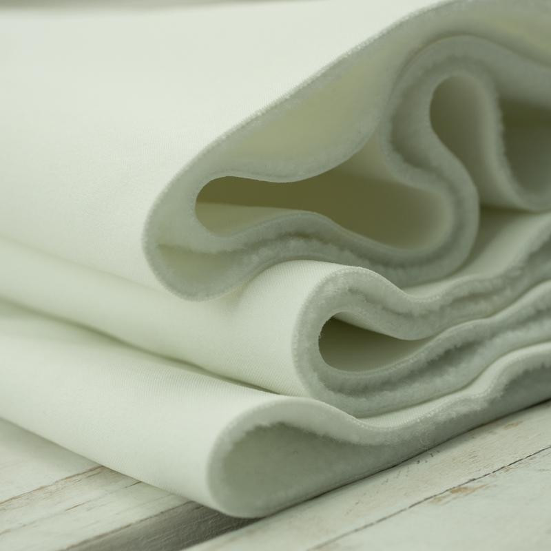 FOREST ANIMAL TRACK / white - softshell