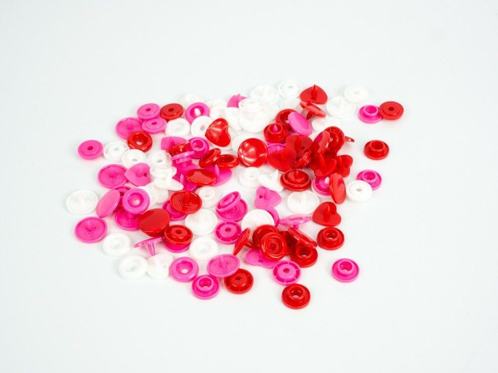 Color Snaps PRYM Love, plastic fasteners 12,4 mm - 30 sets - hearts pink / red / white
