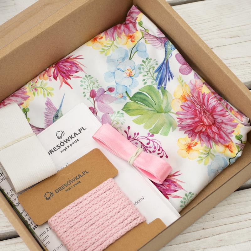 Women’s boardshorts - HUMMINGBIRDS AND FLOWERS - sewing set