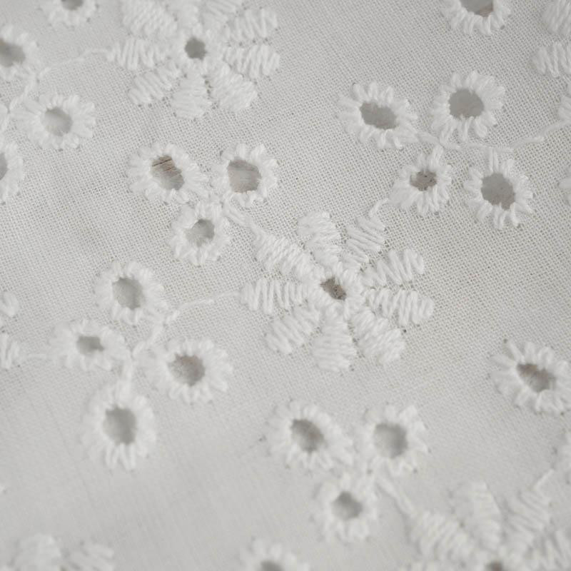 DAISIES / white - Embroidered cotton fabric