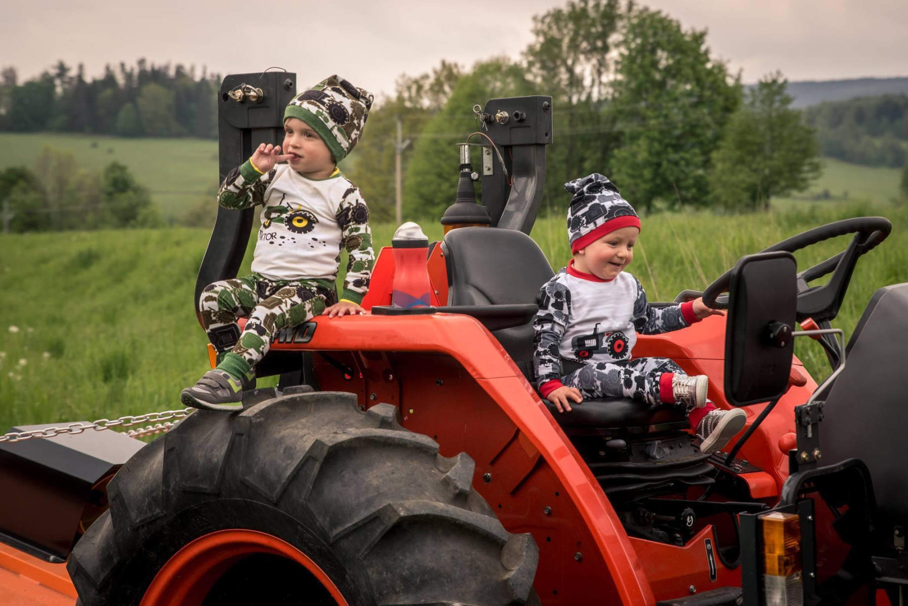 TRACTORS / green