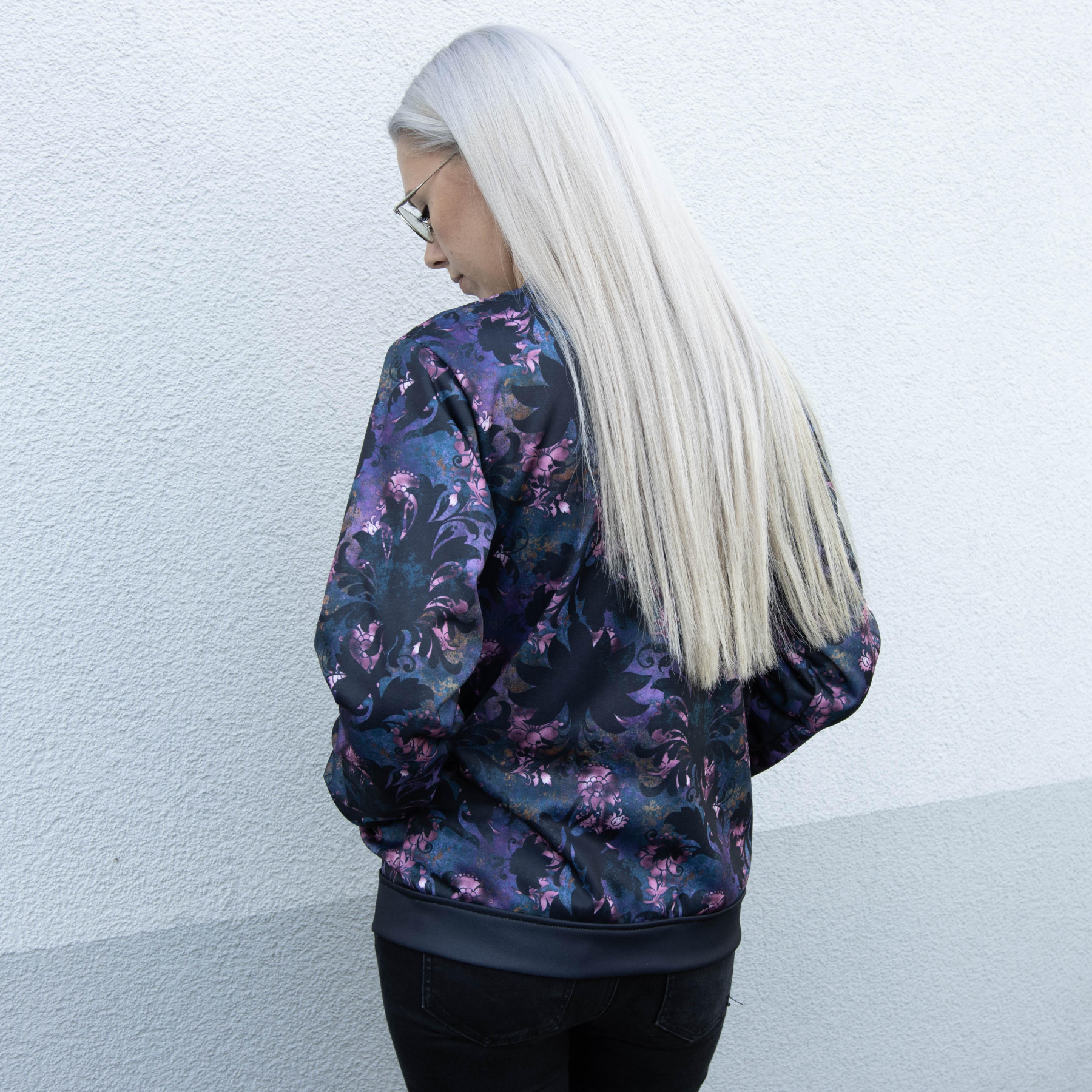 WOMEN’S BOMBER JACKET (KAMA) - FLOWERS / viva magenta - sewing set