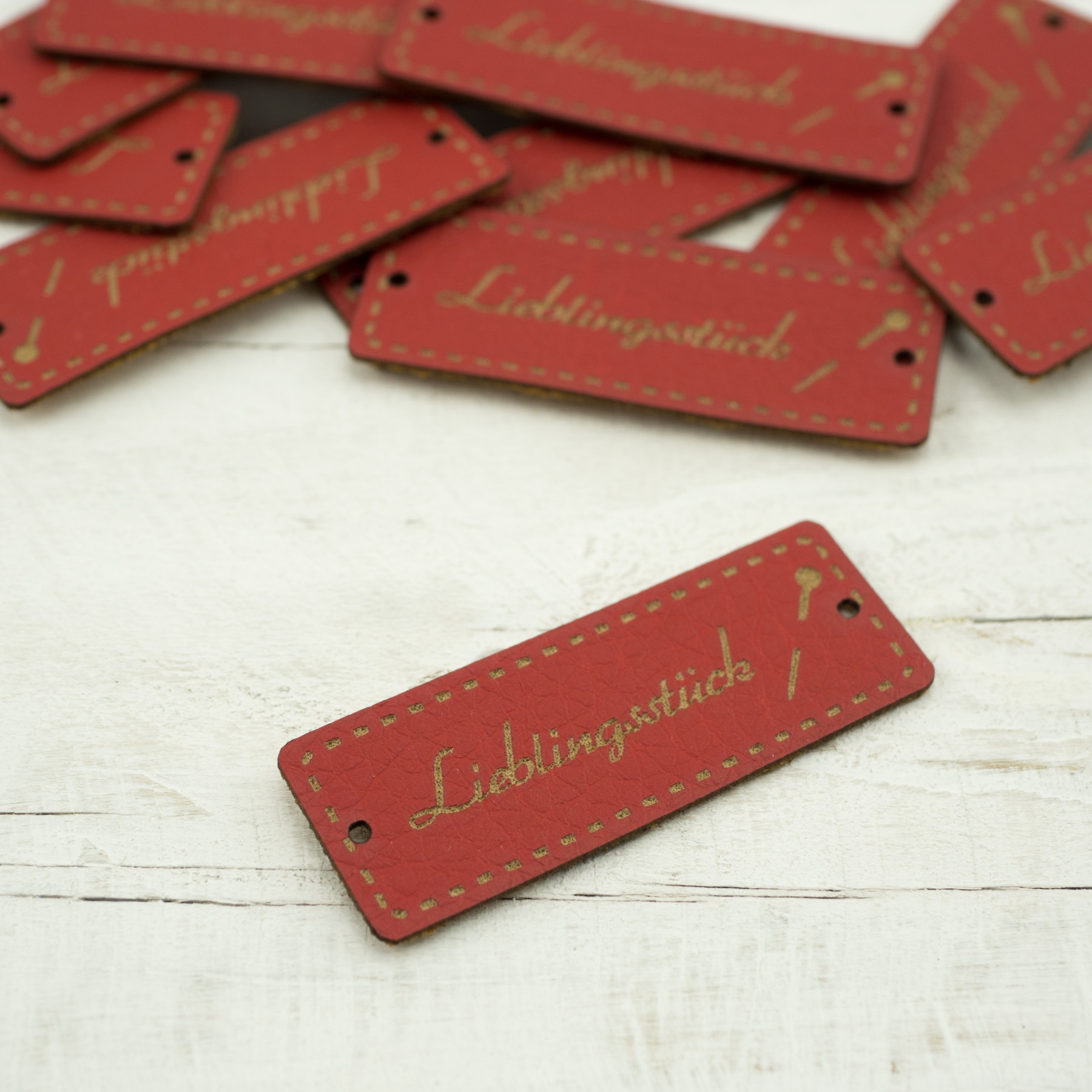 Lieblingsstück label - pin 1,5x4 cm - red
