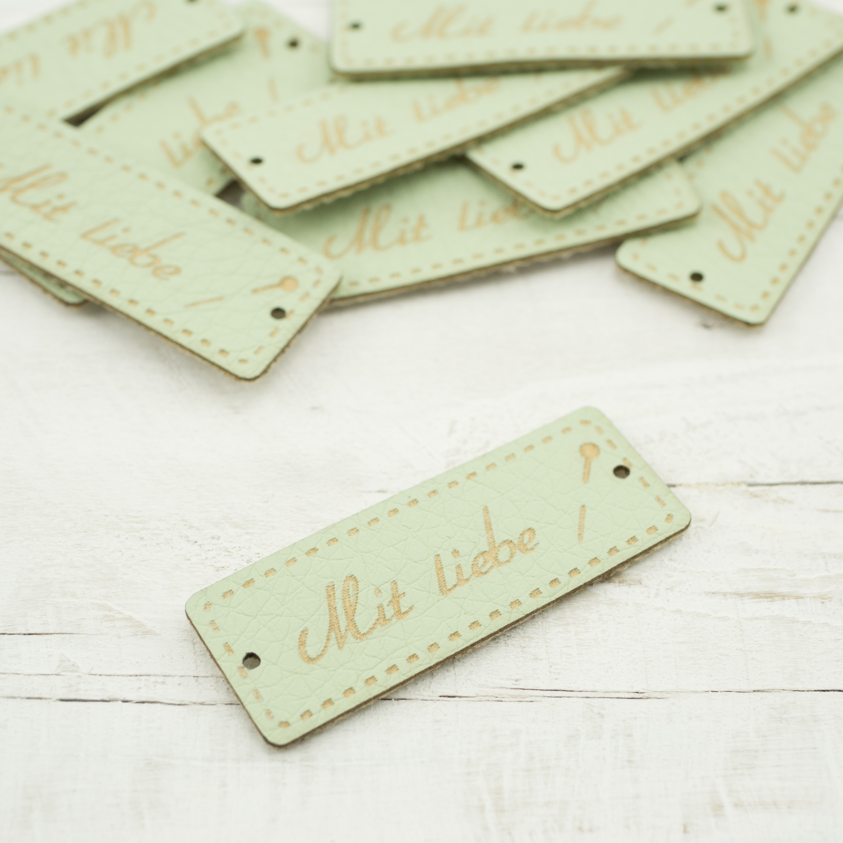 Mit liebe label - pin 1,5x4 cm - mint