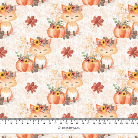 FOXES AND PUMPKINS pat. 1 / white (FOXES AND PUMPKINS)