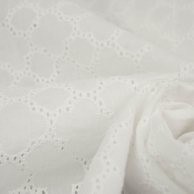 KWIATY / biały - Haftowana tkanina bawełniana