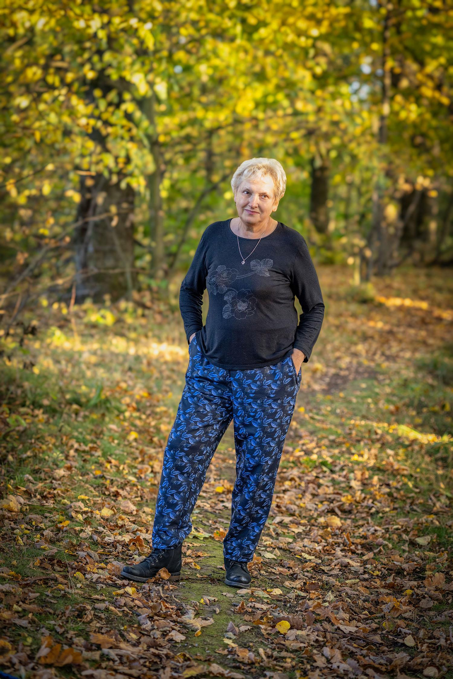 DAMEN JOGGINGHOSE (NOEMI) - BLUMEN / goldener Umriss Ms. 1 / AQUARELL MARMOR - Nähset