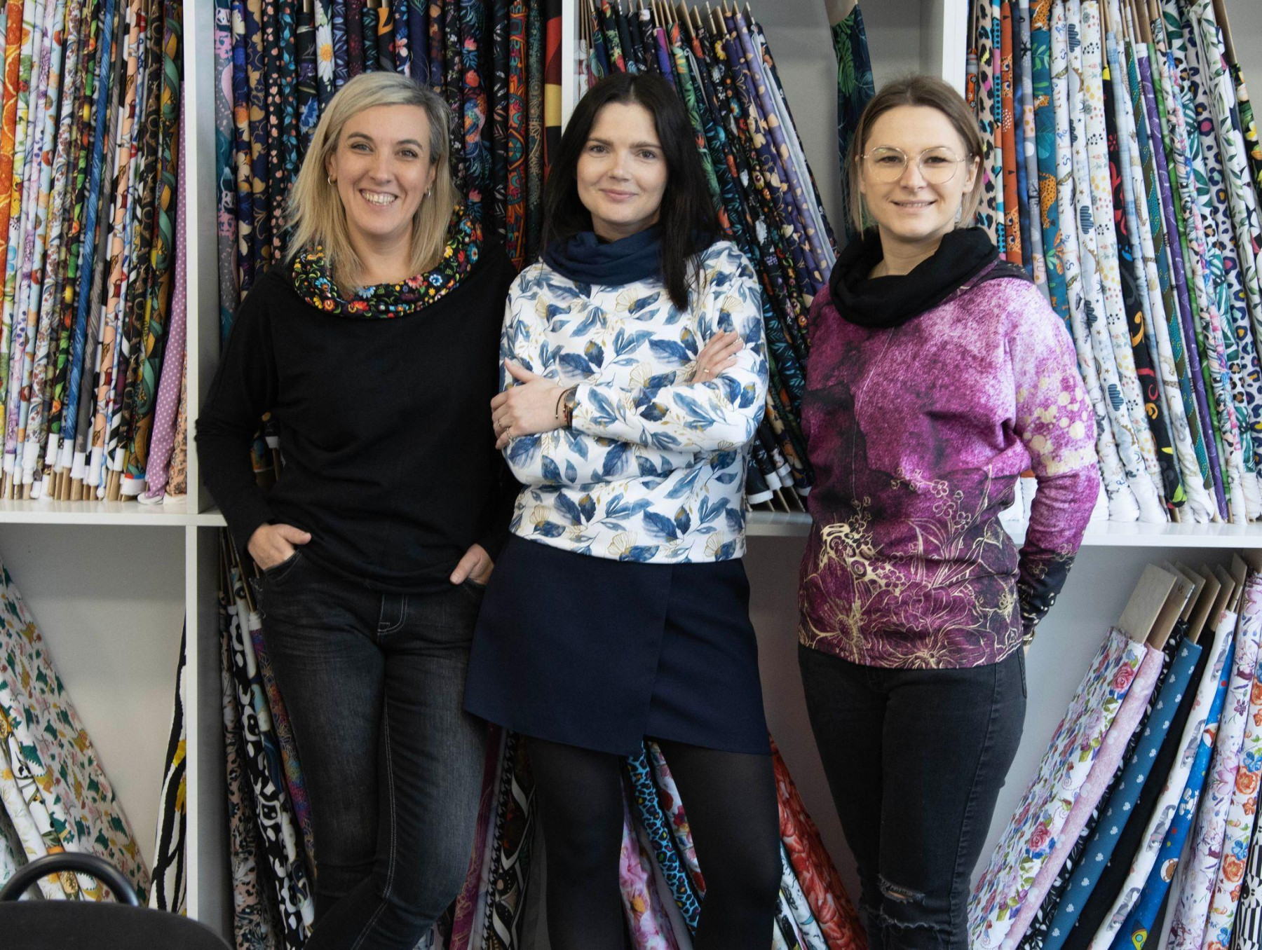 Sweatshirt mit Schalkragen und Fledermausärmel (FURIA) - Bouquet of flowers wz.4 - Nähset