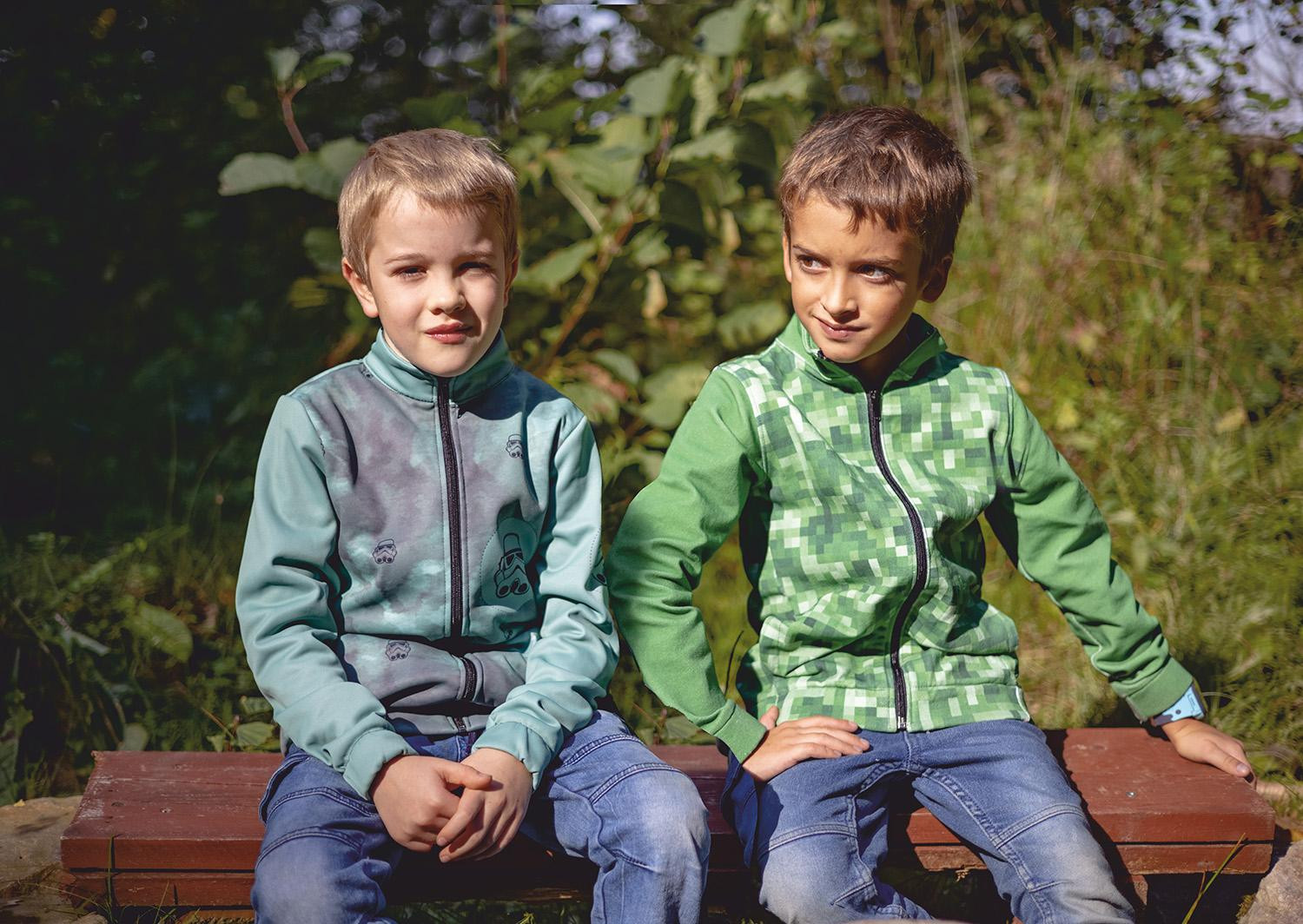 “MAX” KINDER TRAININGSJACKE - LOWICZ FOLKLORE / schwarz - Maschenware mit kurzem Flor