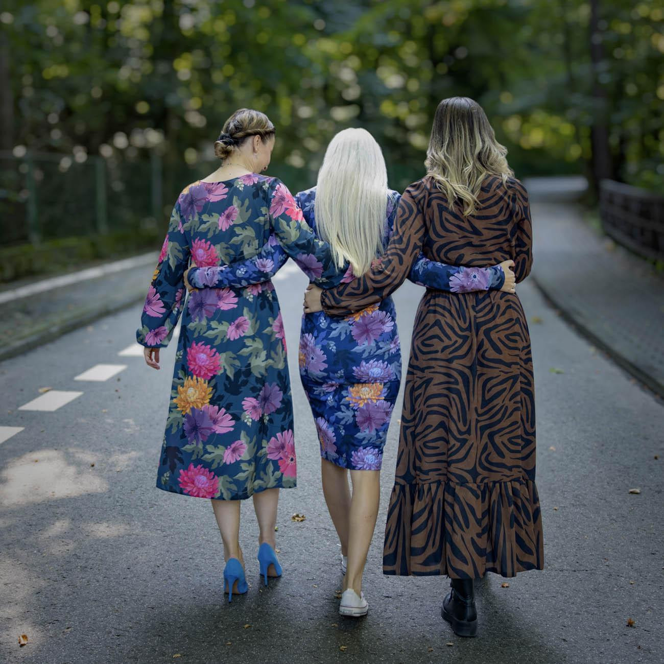 WICKELKLEID MIT RÜSCHEN (ABELLA) - BUNT PAISLEY - Nähset 