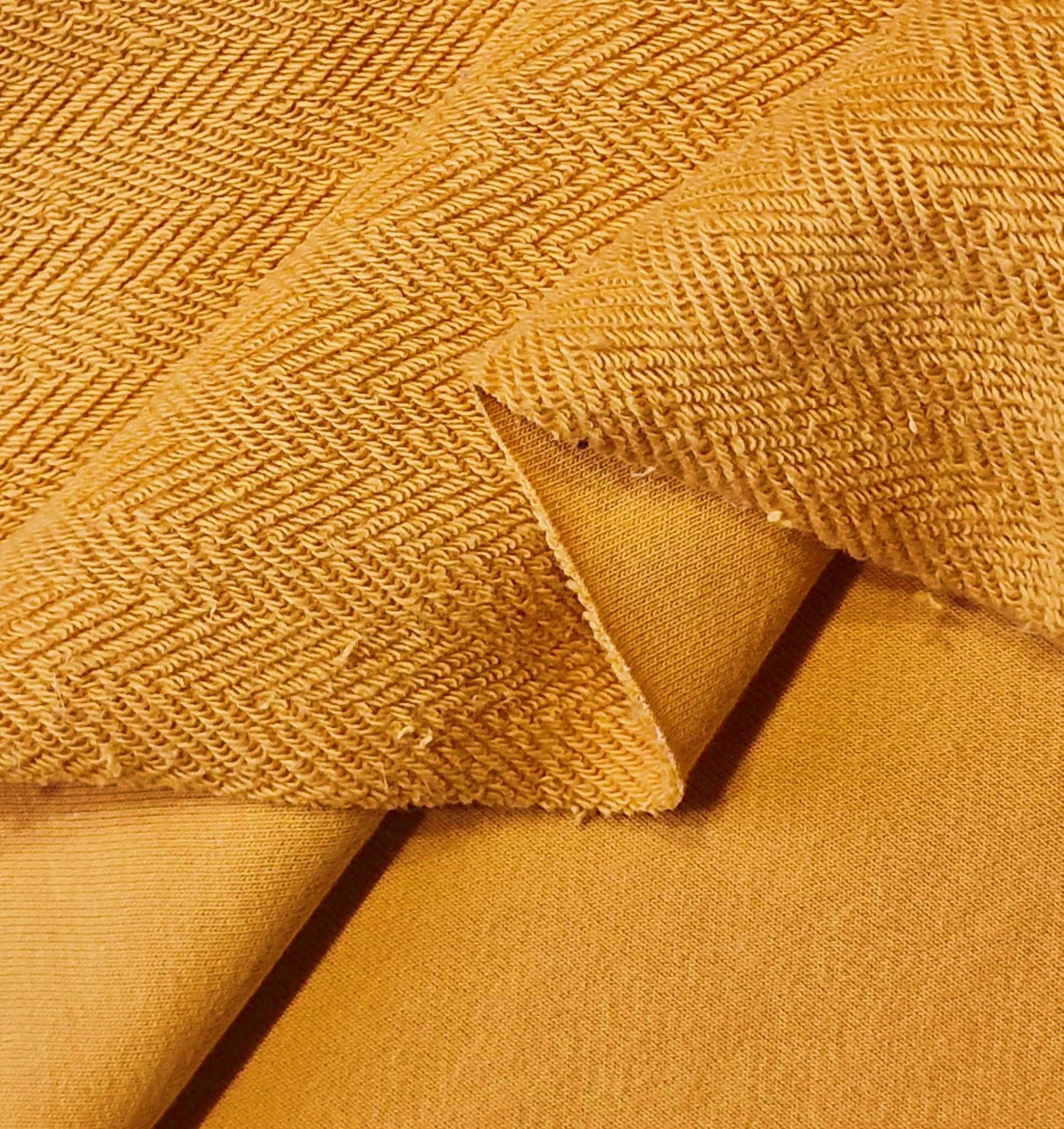 Wendbarer French Terry mit Fischgrätmuster - MANGO (P290j)