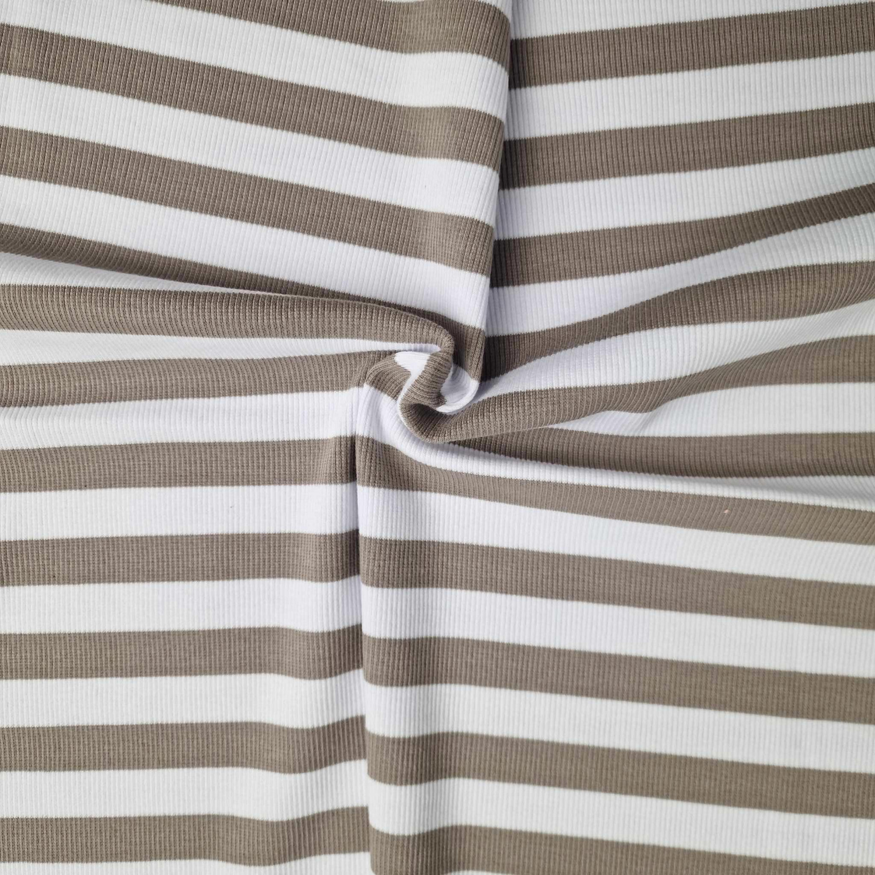 WEISS UND BEIGE - Strickware gerippt