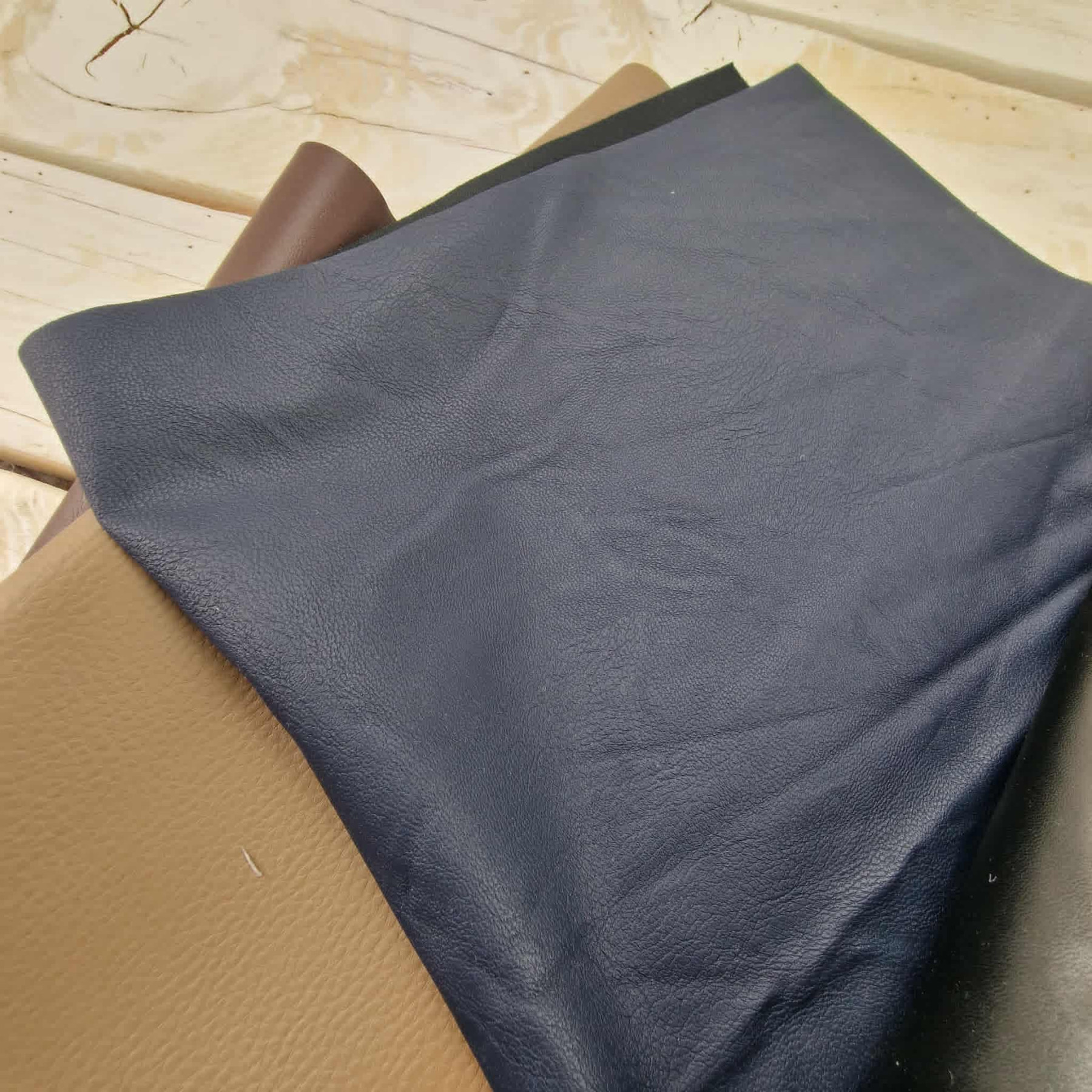 Paket mit Kunstleder (Skai) M.4