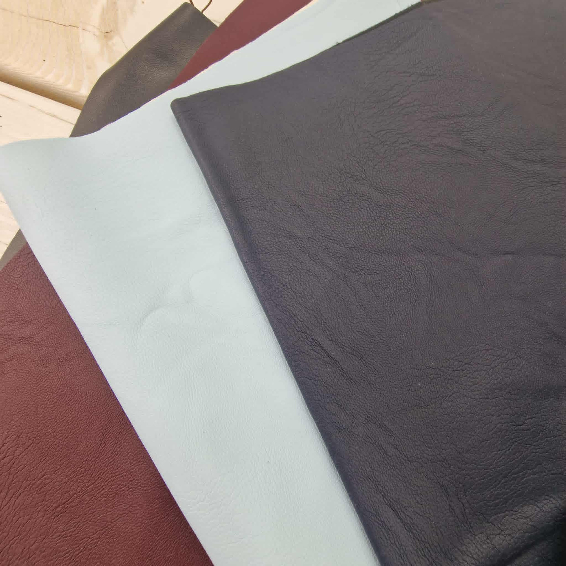 Paket mit Kunstleder (Skai) M.7