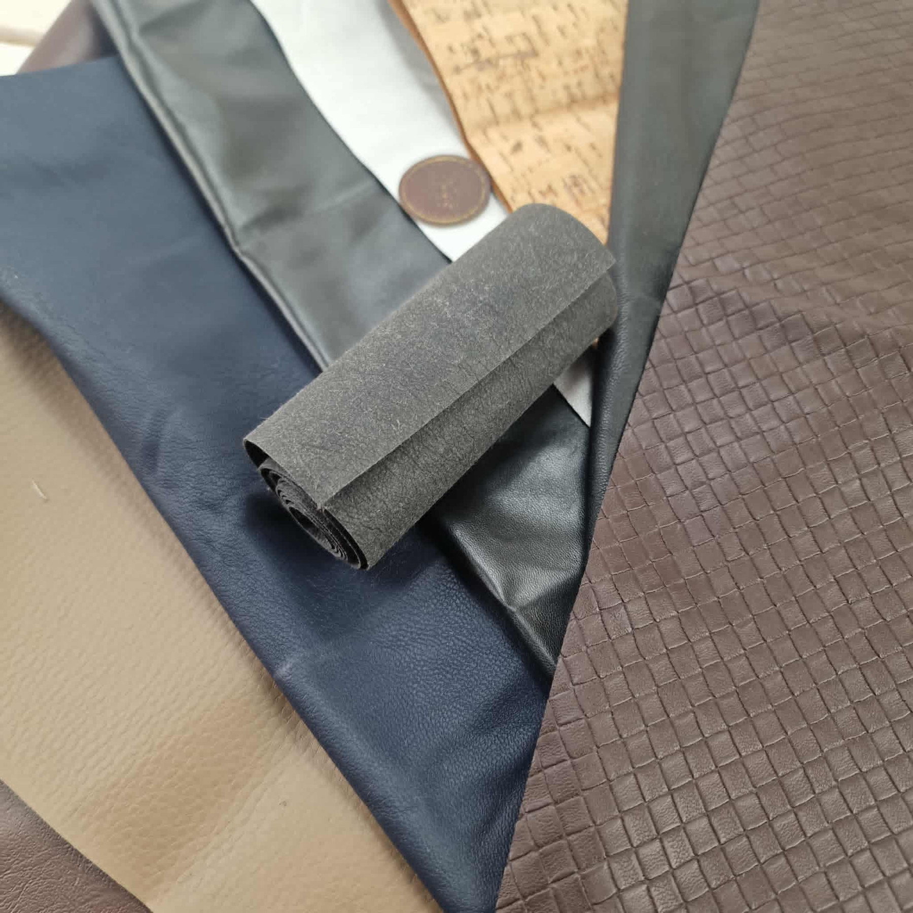 Paket mit Kunstleder (Skai) M.4